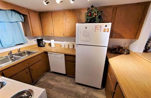 Daytona Beach House | Oasis #7 Coastal Escape in Daytona Beach Shores-Walk To The Beach