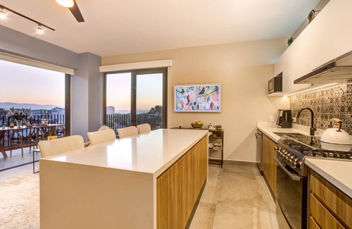 El Caloso Apartment | Oasis 702 - Oasis Riverfront Rio Cuale Rooftop Pool OceanViews