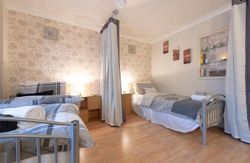 Custom House House | Oasis 77