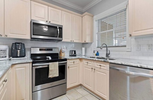 Central Myrtle Beach Condo | Oasis at Magnolia Pointe - Top Floor Condo with Elevator, 2BR, 2BA, 4BED