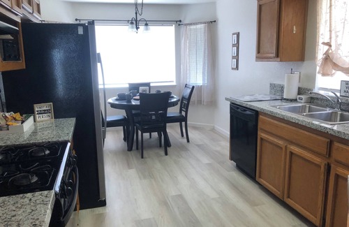 Pumpkin Center House | Oasis Charming 3-bedroom house in pleasant Bakersfield with WiFi, AC