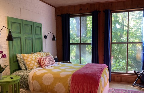 Kabrich Crescent House | Oasis in Blacksburg. Walk to VT. Artful decor, trails, huge yard w/ fire pit.