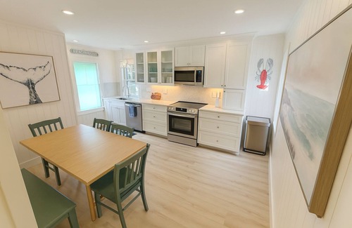 Oak Bluffs Condo | Oasis in downtown Oak Bluffs: 2 x King BR Condo, AC & Prime Location, sleeps 6n