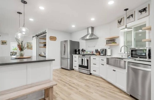 Raisin House | Oasis in ❤️ of Clovis with Pool