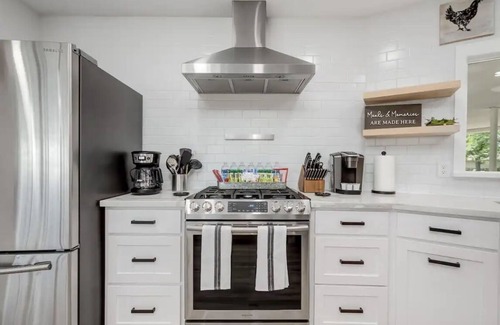 Raisin House | Oasis in ❤️ of Clovis with Pool
