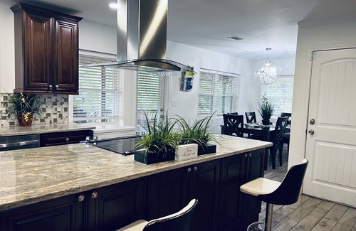 Cliftondale House | Oasis in South Fulton; pool, hot tub, games! Near Six Flags, shopping and more!