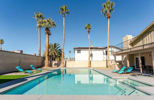 Paradise Villa | Oasis in the desert with huge heated Pool and SPA