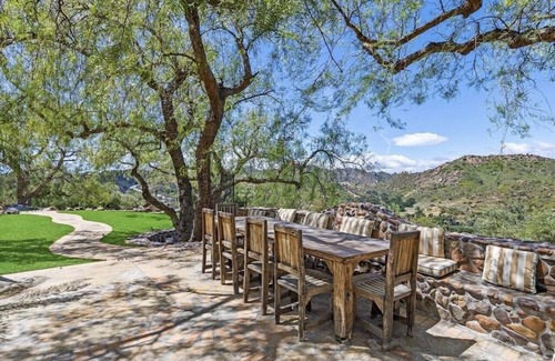 Malibu House | OASIS in the Malibu the Wine Trail with giant ozone pool with spectacular views
