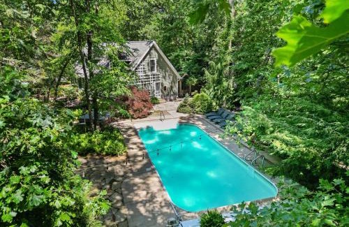 New Buffalo House | Oasis in the Woods