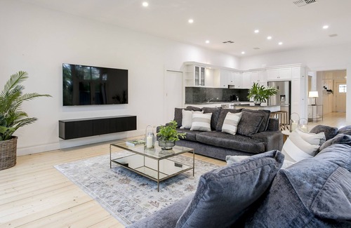 Dulwich House | Oasis - Luxe living, with pool/walk to cafes