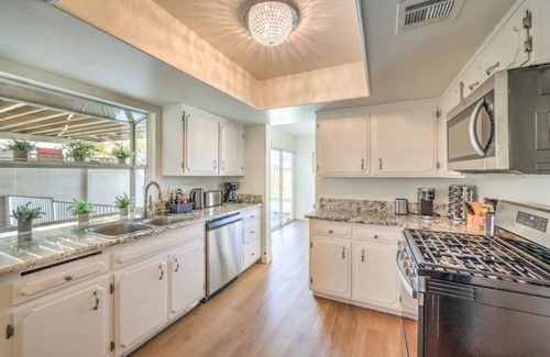 Paradise House | Oasis near STRIP Lap Pool, Spa, Sauna, Deck, Poker