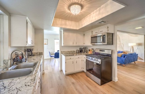 Paradise House | Oasis near STRIP Lap Pool, Spa, Sauna, Deck, Poker