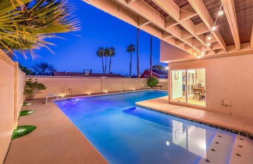 Paradise House | Oasis near STRIP Lap Pool, Spa, Sauna, Deck, Poker