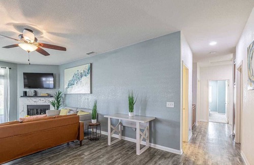 Palmdale House | Oasis of Comfort on Alton Drive