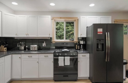 Harbor Springs House | Oasis on 10 acres, mins to Boyne