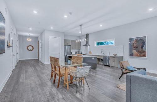 Chestnut Hill Apartment | Oasis on 2nd #201