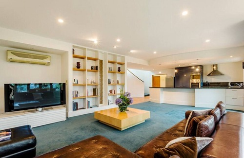 Musselburgh House | Oasis on Belmont Lane