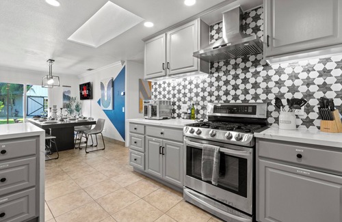 Fallbrook House | Oasis Pool Private Resort Guesthouse Game Room