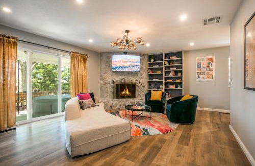 Albuquerque House | Oasis Retreat - Hot Tub - King Bd - Fire Pit - Games - Near Golf - 4 Bdrm - Sleeps up to 12