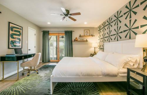 Albuquerque House | Oasis Retreat - Hot Tub - King Bd - Fire Pit - Games - Near Golf - 4 Bdrm - Sleeps up to 12