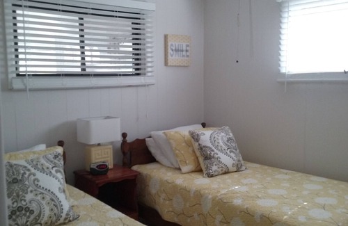 Baiting Hollow House | Oasis steps from Private Beach!