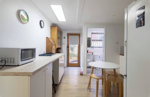 Boondall House | Oasis Suite- close to airport (sleep 5 people)