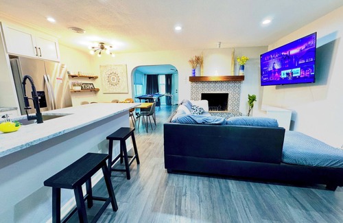 Richardson House | Oasis w/Hot Tub, Big yard, Fire Pit, Pool table,Ping Pong and more
