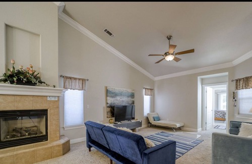 Redding House | *Oasis with breathtaking pool*4 bedrooms /Sleeps 10