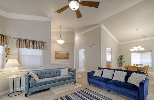 Redding House | *Oasis with breathtaking pool*4 bedrooms /Sleeps 10