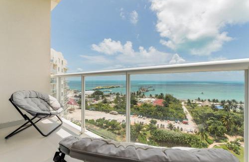 Puerto Juarez Apartment | OASlS Beachfront 2 BDR with pool by Casa Paraiso