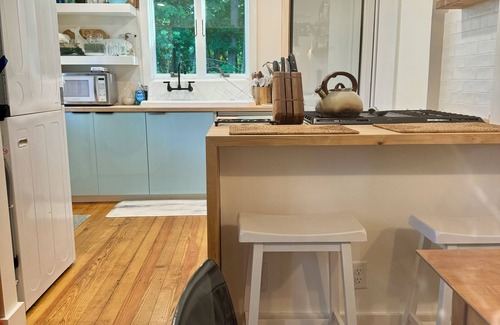 Oak Bluffs Cottage | OB Cozy-Cottage-Glam off Circuit with Great Outdoor living