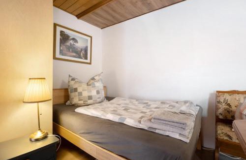 Ruhland Apartment | Obere Ferienwohnung im Nebengebäude