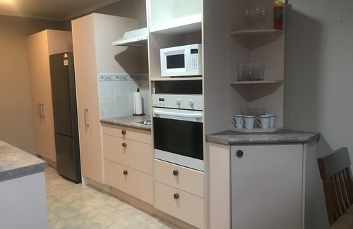 Paraparaumu House | Observation House, two bedroom house, close to shops, beach and eateries.