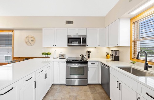Sea Retreat House | OBX Family Retreat*Oceanview*Hot Tub*EV🔌*Direct Beach Access*FastWIFI.