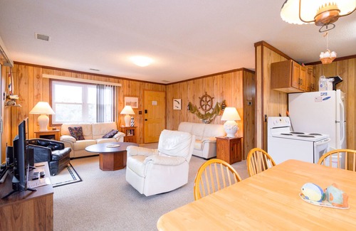 Kitty Hawk House | OBX - Relax in Well Maintained Beach House 200 Yards From the Beach