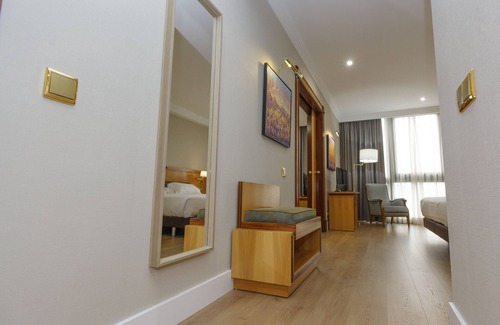 San Lazaro Hotel | Oca Puerta del Camino Hotel