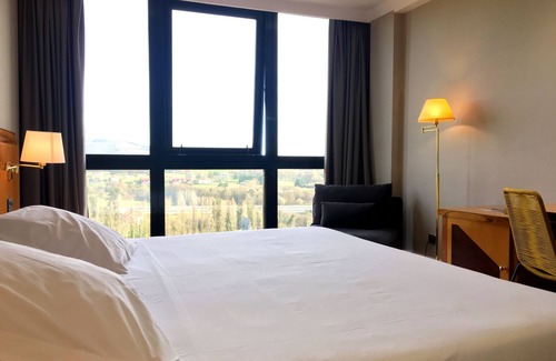 San Lazaro Hotel | Oca Puerta del Camino Hotel