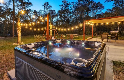 Ocala House | Ocala Oasis Rustic Retreat w/ Hot Tub!
