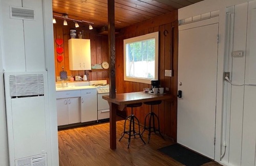Point Loma Heights Apartment | Ocean Beach #3, Breeze, Retro/Cozy, Studio Cottage only 3 blocks to beach!⛱