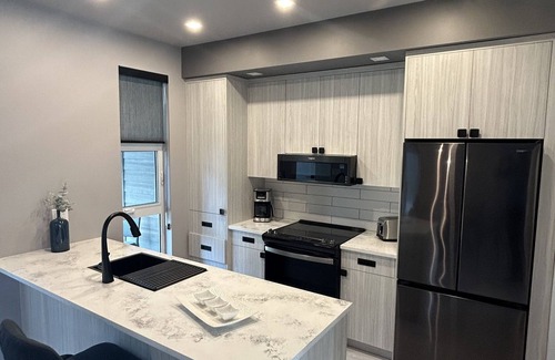 Regional District of Nanaimo House | Ocean & beach await gorgeous NEW 2bed 2.5 bath townhome w/pool, hot tub = relax