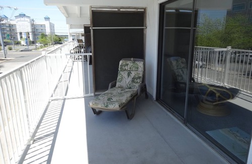 Midtown Ocean City Condo | Ocean block, pool, elevator, midtown, steps to the beach, 2BR 2B