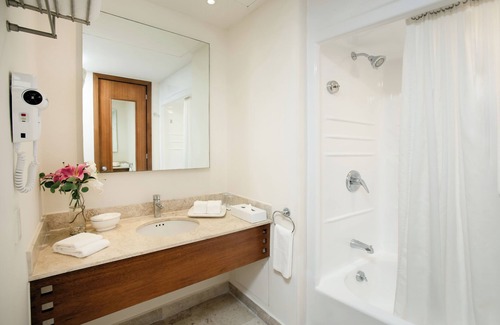 Playa Diamante Resort | Ocean Breeze Acapulco