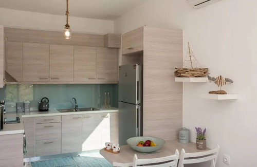 Gerani Apartment | OCEAN BREEZE APARTMENT-CH,30m from sandy beach
