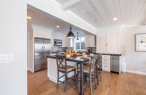 West Newport House | Ocean Breeze I by AvantStay | Steps to the Beach!