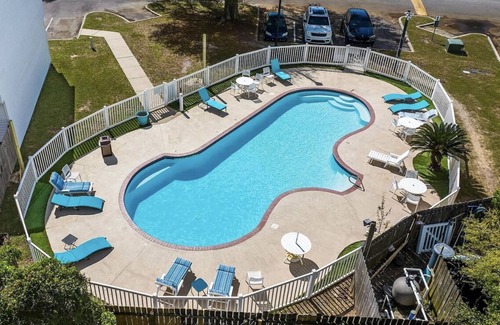 Gulfport House | Ocean Breeze Vacation Townhouse 3b-3bh Gated-POOL-DECK-WiFi 1.5B to BEACH Sleep9