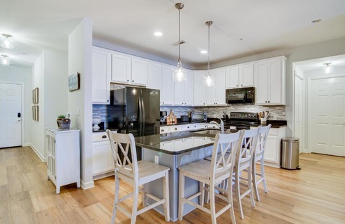 Ocean City Apartment | Ocean City Condo Covered Deck, Walk to Boardwalk!