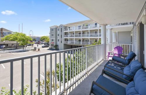 Ocean City Apartment | Ocean City Condo Spacious Balcony, Walk to Beach!