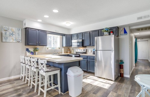 Caine Woods Condo | Ocean City Condo w/Pool Access - Walk to Beach!