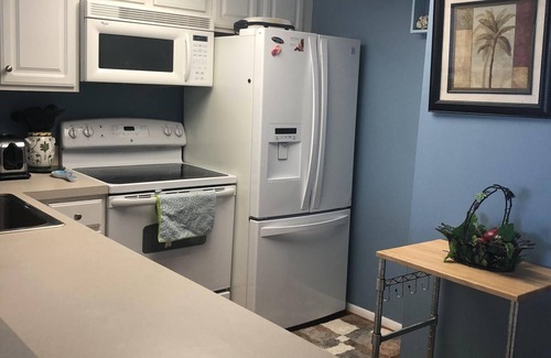 North Ocean City Condo | Ocean City MD Condo- Ocean Front, 2 Bedrooms Plus Den, 2 Full Baths & Sleeps 6