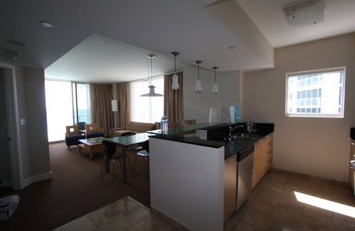Sunny Isles Beach Condo | Ocean & City Views. 2 bedrooms 3 bathrooms. Oceanfront Bldg. Sunny Isles Bch, FL